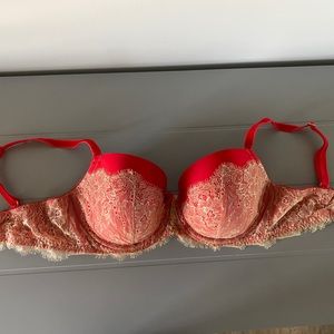Victoria’s Secret Beautiful red lacy 34DD bra.